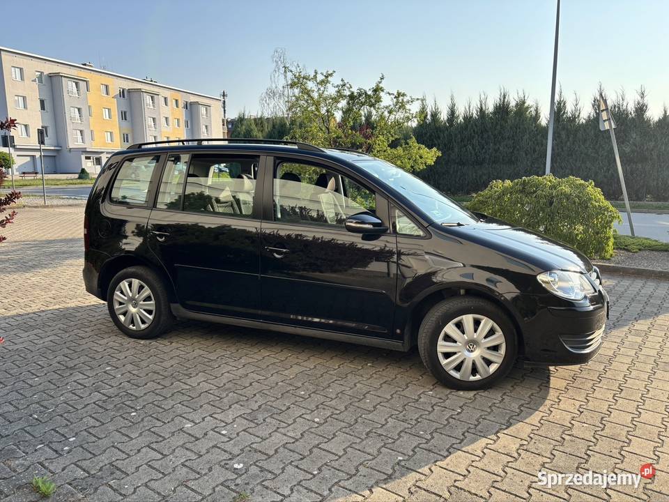Volkswagen Touran 20 TDI 2009 r wspomaganie kierownicy Łask