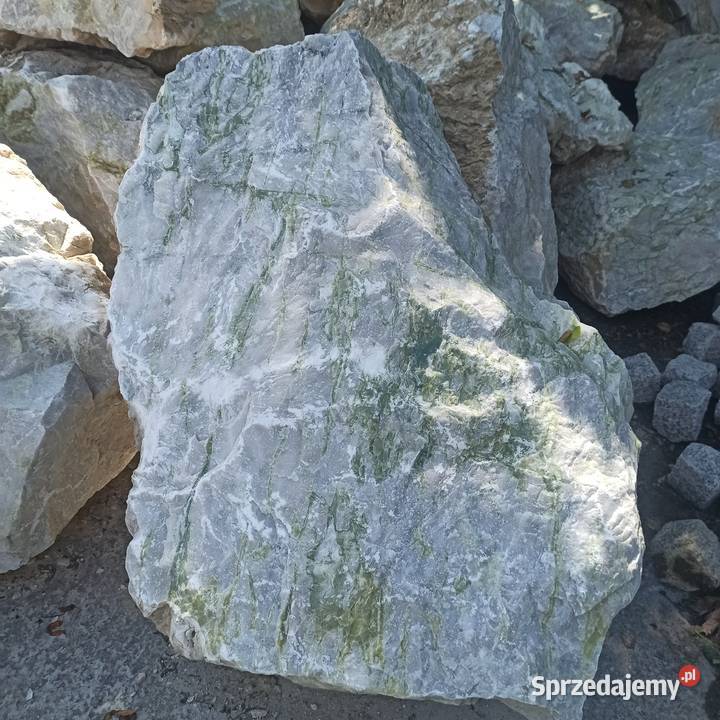 Głazy Kolorowy duży kamień skała Monolit Granit Oświęcim