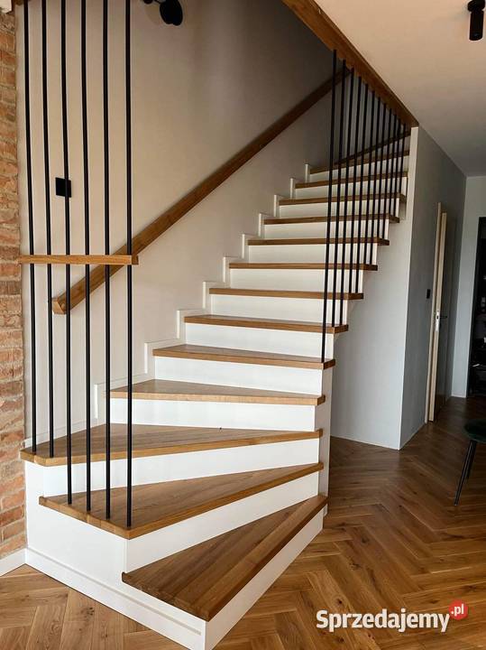 Schody dębowe jesionowe belki stalowe