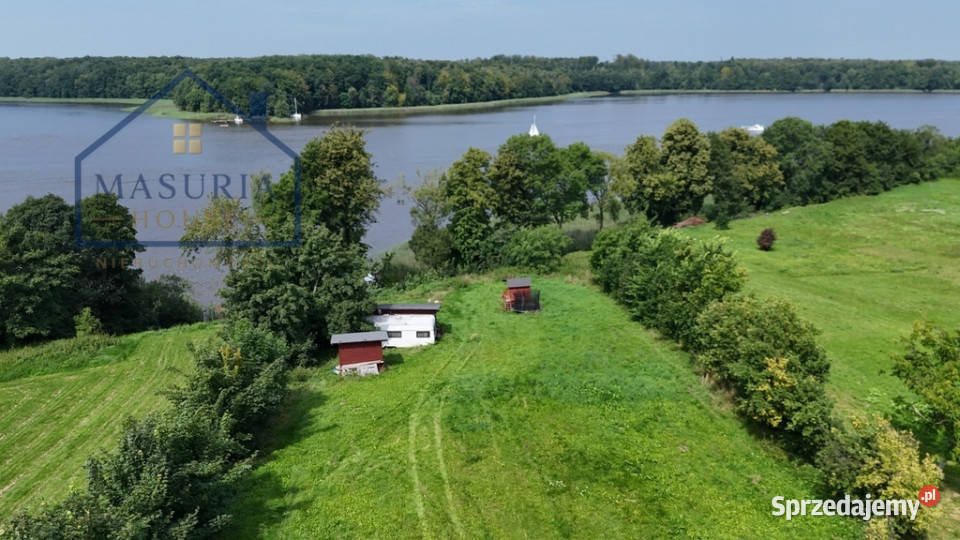 Zabudowana działka z linią brzegową Jezioraka asfalt Szałkowo