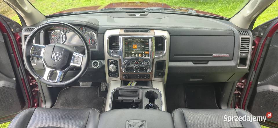 Dodge Ram 1500 Laramie 57 V8 HEMI Lift gniazdo USB