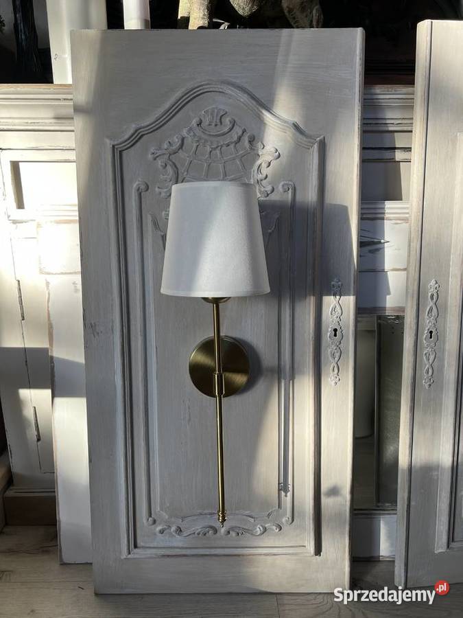 Panel stare drewniane drzwi z lampą Żary