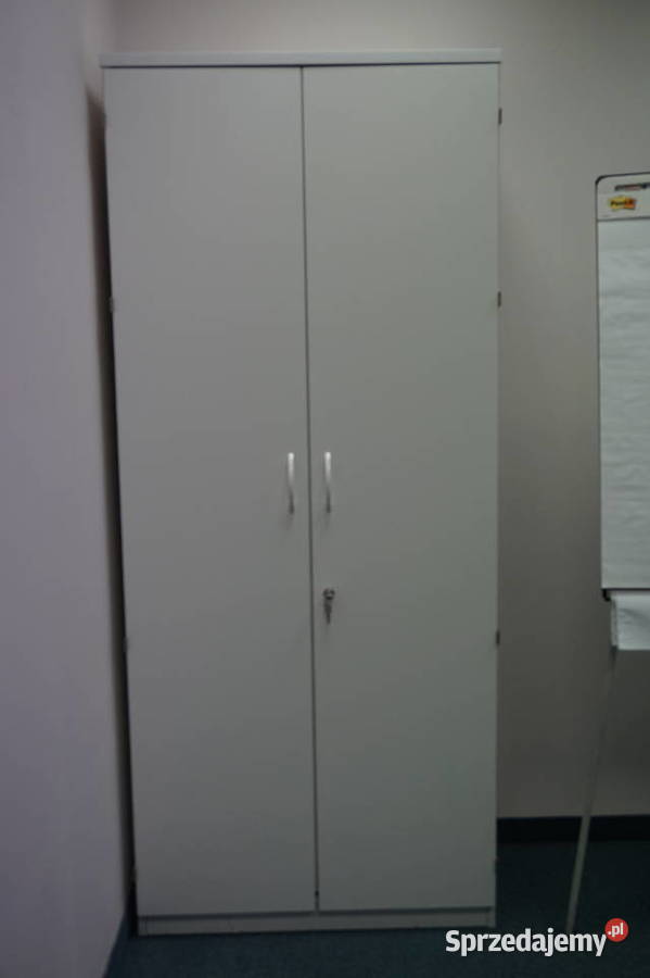 Wysoka szafa zamykana na klucz Wrocław