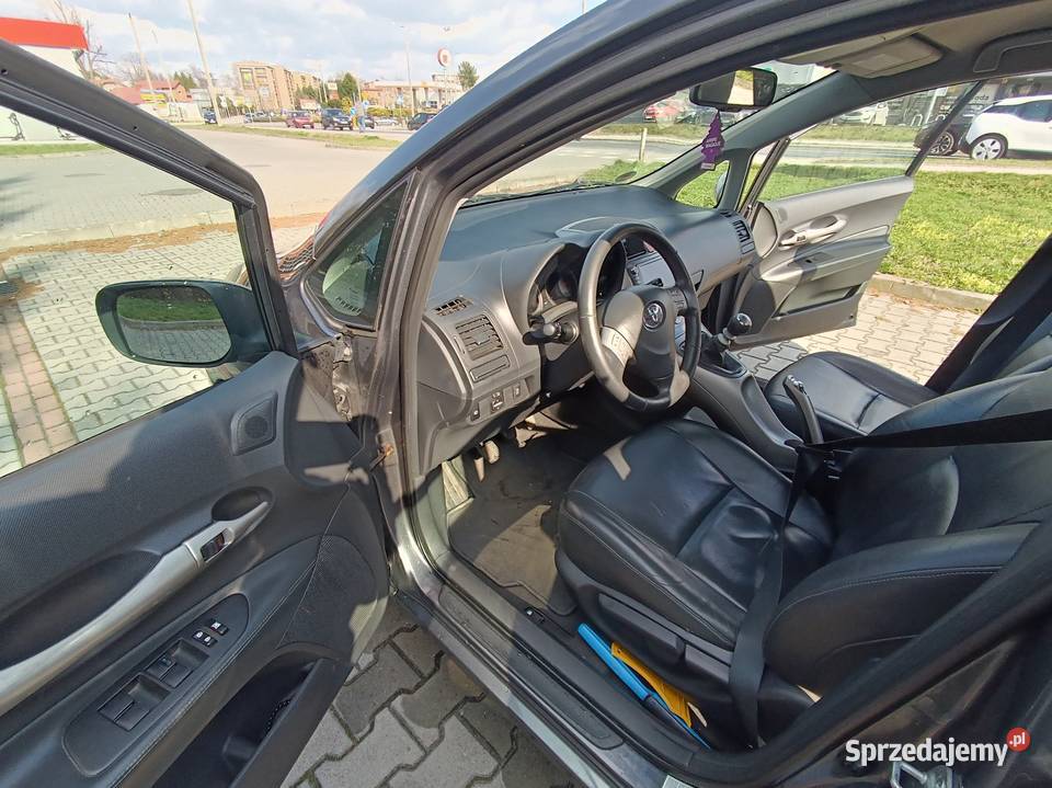 Auris D4D bogato wyposażony 2200cm3 Auris Dębica