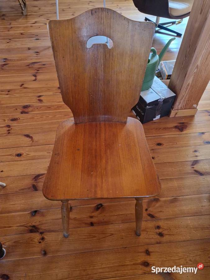 Drewniane krzesla z okresu PRL