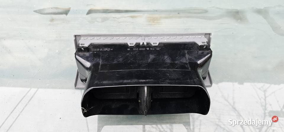 Kratka nawiewu szara środkowa mercedes w210 Rok produkcji 1998 Pozostałe wielkopolskie Zbąszyń