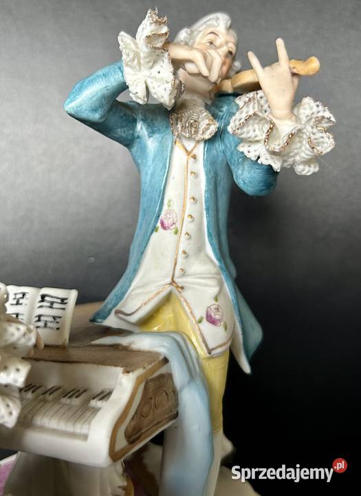Porcelanowa figurka muzykujących dworzan biskwit Zbrosławice