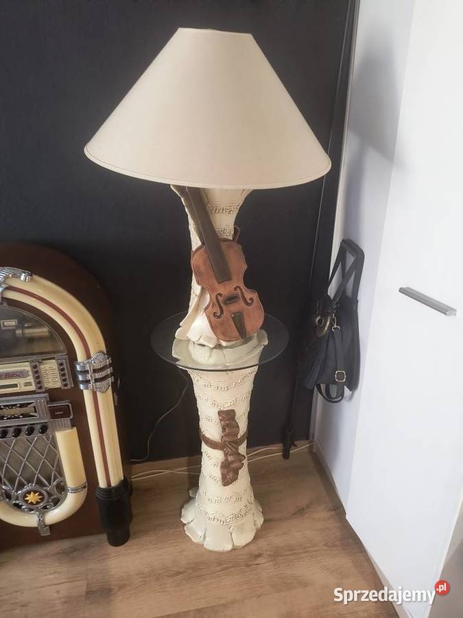 Unikalna lampa podłogowa ze stolikiem motyw Lampy Słupsk
