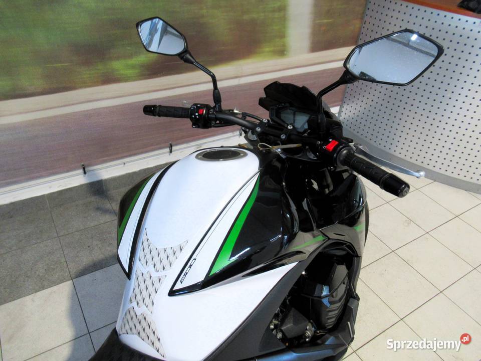Kawasaki Z 800 Akrapovic niski przebieg Oferuję naked łódzkie Kutno