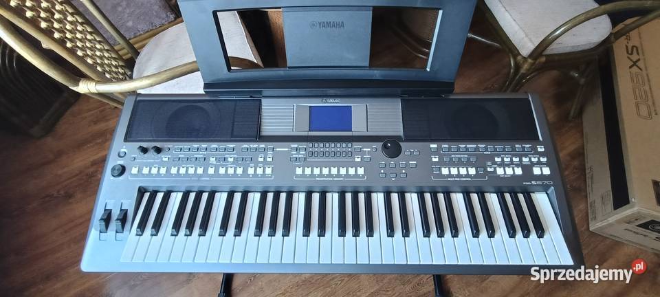 Yamaha psr s670