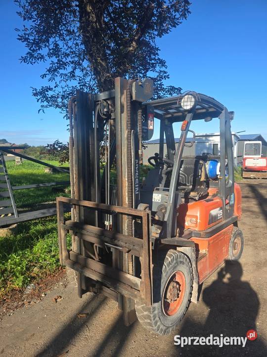Wozek widłowy Nissan FG25 duplex przesuw Nissan Chełmno