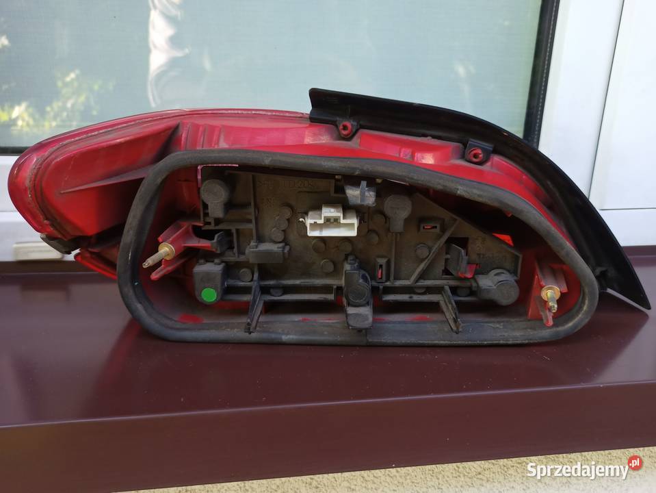 Peugeot 406 LIFT FL sedan lampa tył tylna prawa lampy tylne