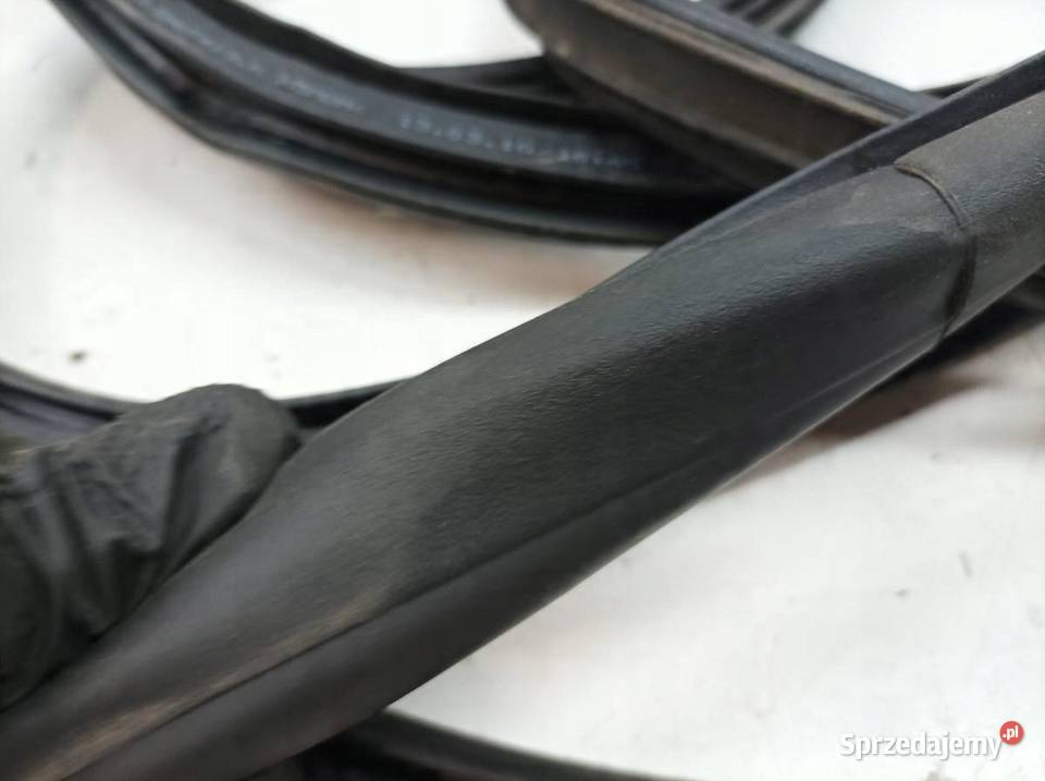 USZCZELKA DRZWI PRAWY LEWY TYŁ BAGAŻNIKA SEDAN sprzedam