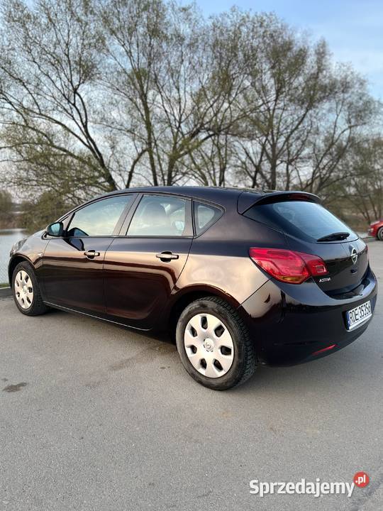Opel Astra J 16 benzyna 2012 Hatchback Salon benzyna Astra