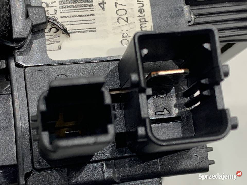 SKRZYNKA BEZPIECZNIKÓW OPEL CORSA F 43696002