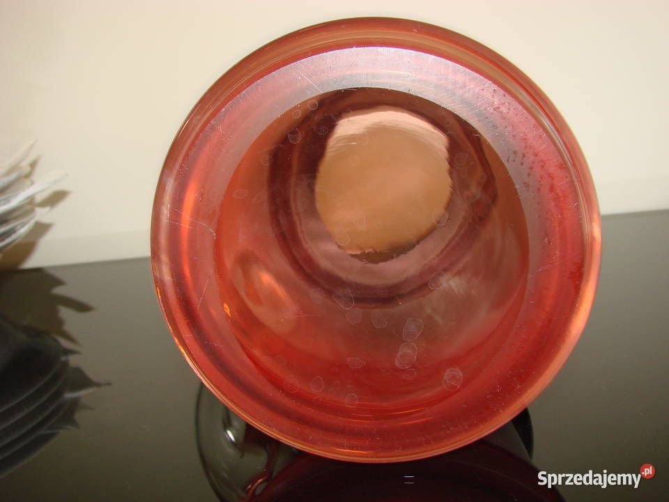 kufel z czerwonego szkła Pruszcz Gdański
