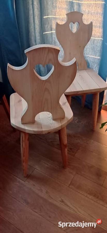 Krzesła drewniane sielski motyw serduszko