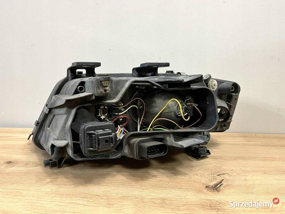 REFLEKTOR PRAWY LAMPA PRZÓD AUDI A6 C5 EUROPA Lampy przednie Lipsko