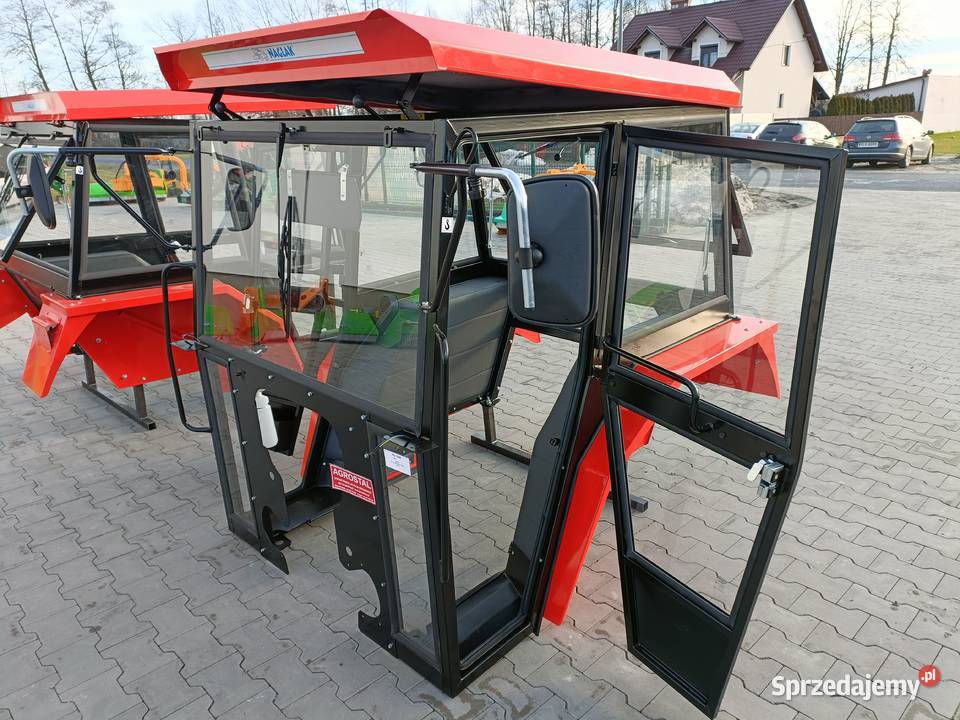 Kabina ciągnikowa NAGLAK do c330 z błotnikami MF Części zamienne