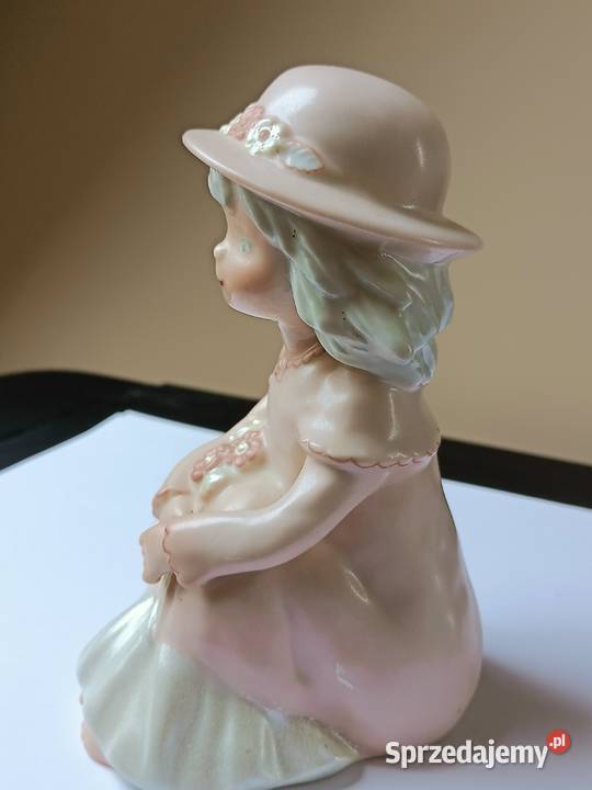 Figurka kolekcjonerska porcelana dziewczyna z lubelskie Zamość