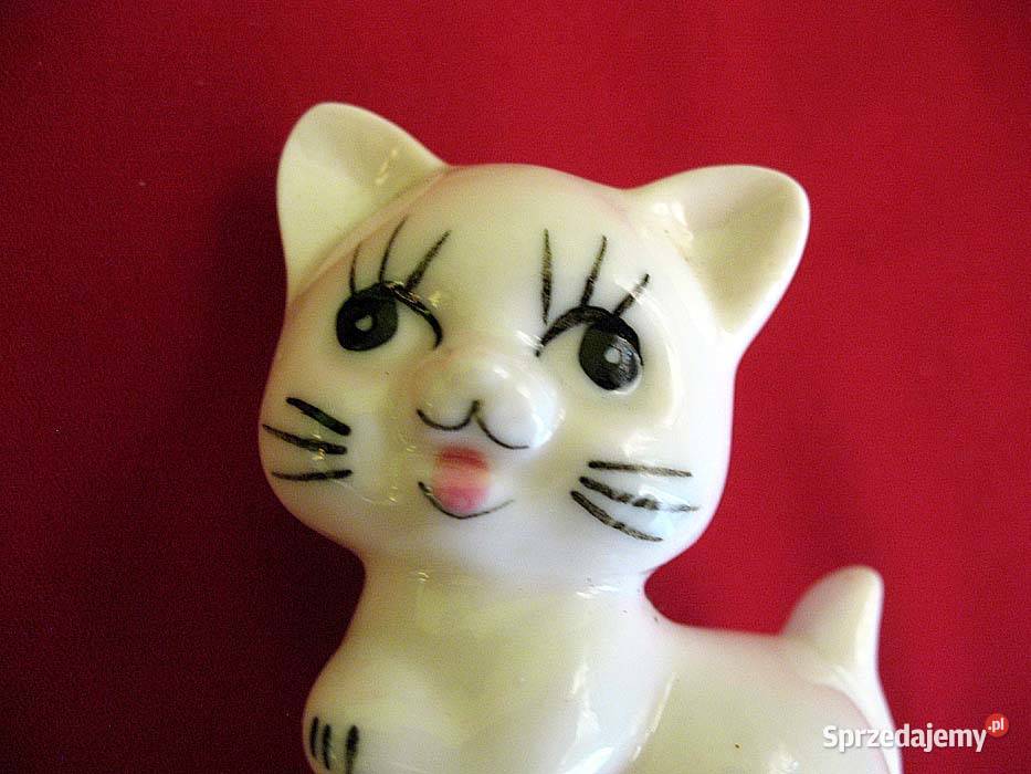 Kot mały kotek z piłką porcelana figurka 7 x 6 x Siedlce