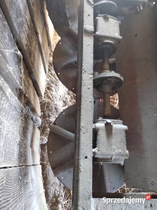 Rozsiewacz nawozuwapna RCW3 taśmowy Sikorzyce