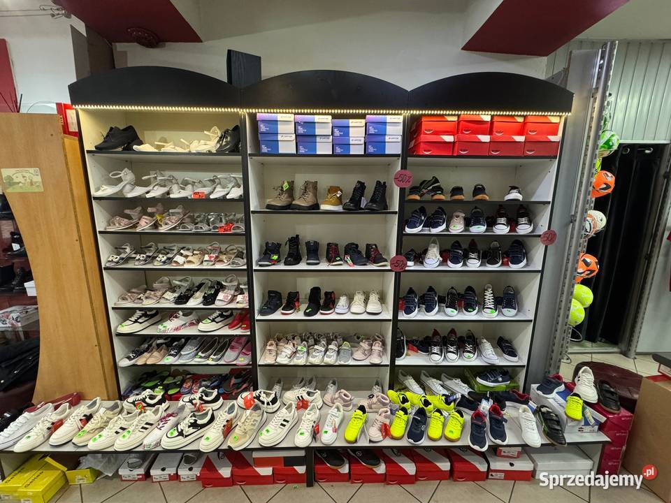 Sprzedam wyposażenie sklepu obuwniczoodzieżowego lubelskie Janów Lubelski