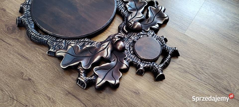 Rzeźbiona podkładka pod medalowy oręż dzika Odolanów