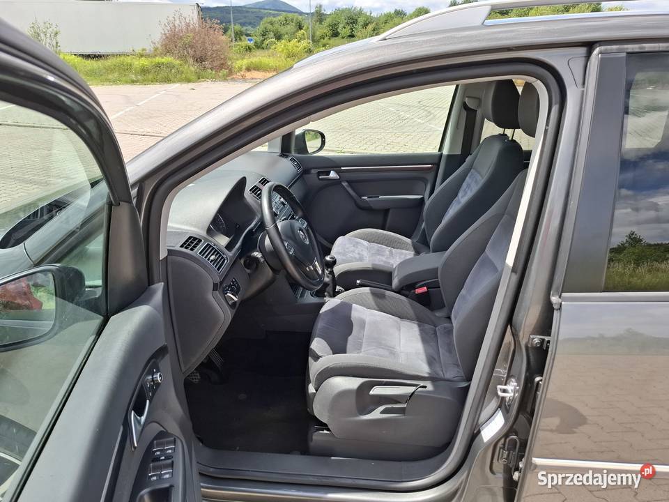 VW Touran 14 Benzyna 2011r Rok produkcji 2011 Wałbrzych