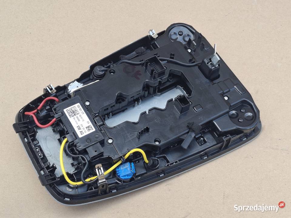 AUDI Q5 80A LAMPKA PANEL PODSUFITKI OŚWIETLENIE Bieleń