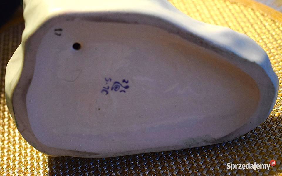 Dziewczyna wróżąca z płatków figurka porcelanowa Chełmno