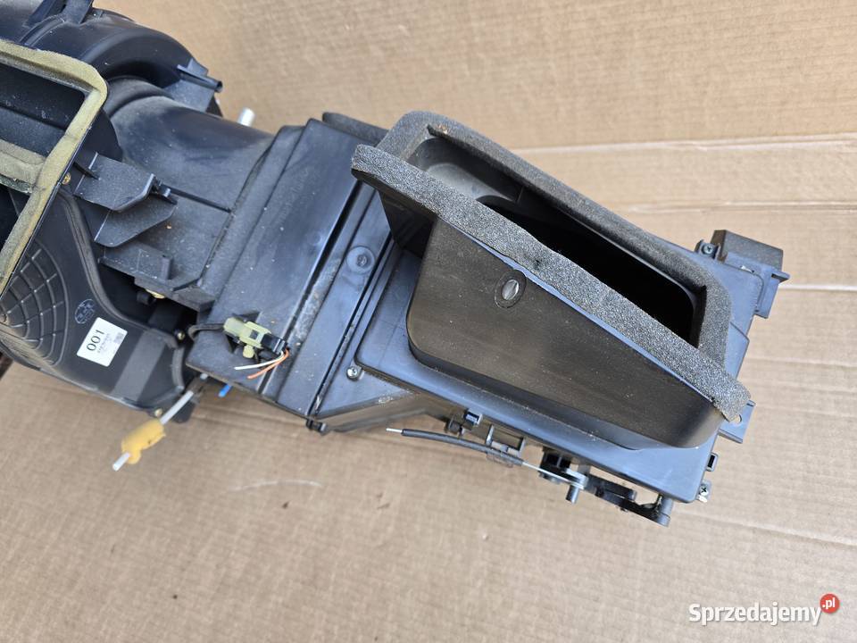 Suzuki Ignis I FH 0003 nagrzewnica ogrzewania