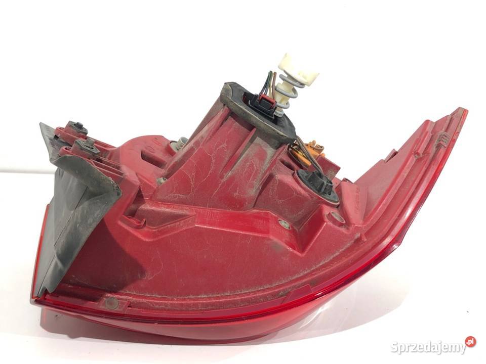 LAMPA PRAWY TYŁ VW PASSAT B7 4AE945310
