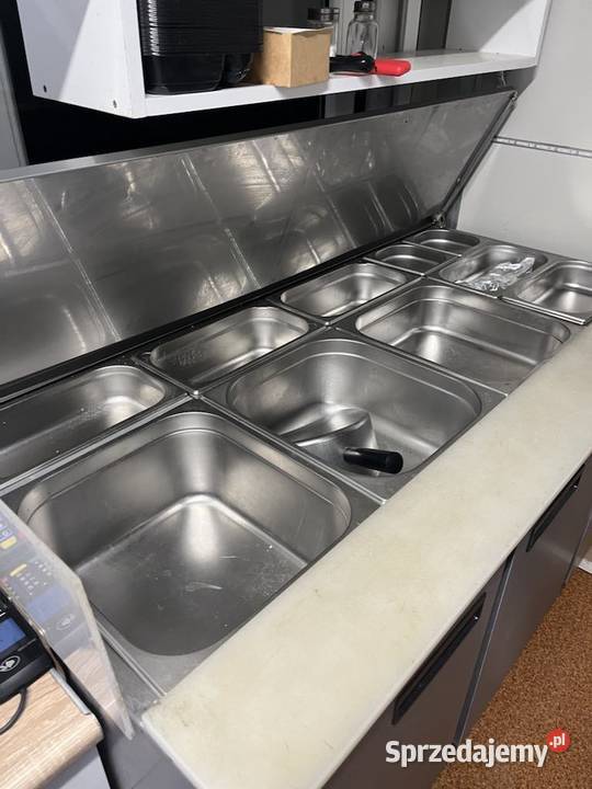 Przyczepa gastronomiczna z pełnym wyposażeniem