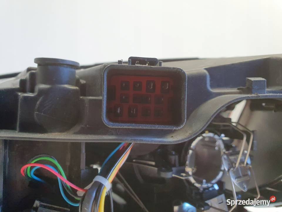 PRZEDNIA LAMPA PRAWA PRZEDNI REFLEKTOR Volvo V70 Chełm