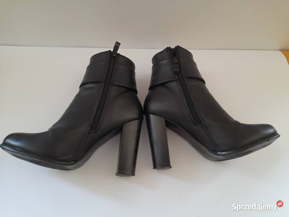 Czarne botki na słupku 36 inna Bogatynia