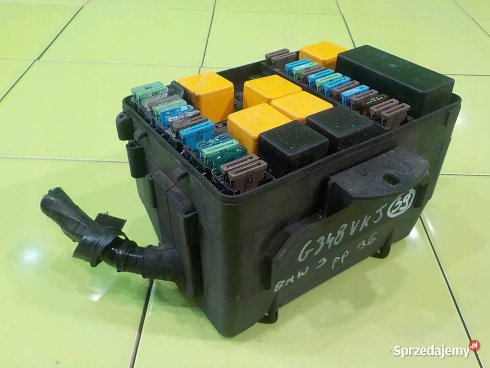 BMW 3 E30 25 B 89r KOMBI skrzynka bezpiecznikow Suków