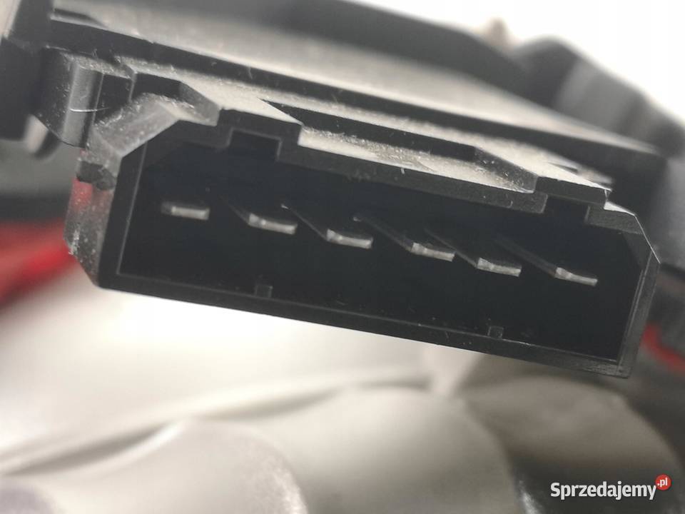 LAMPA LEWY TYŁ AUDI A4 B5 19942001 MAGNETI 18555