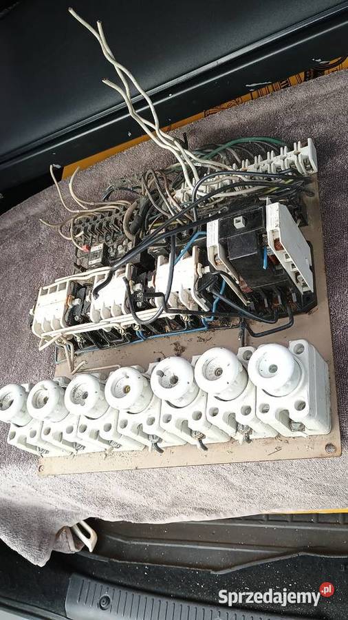 Płyta montażowa z aparaturą elektryczną