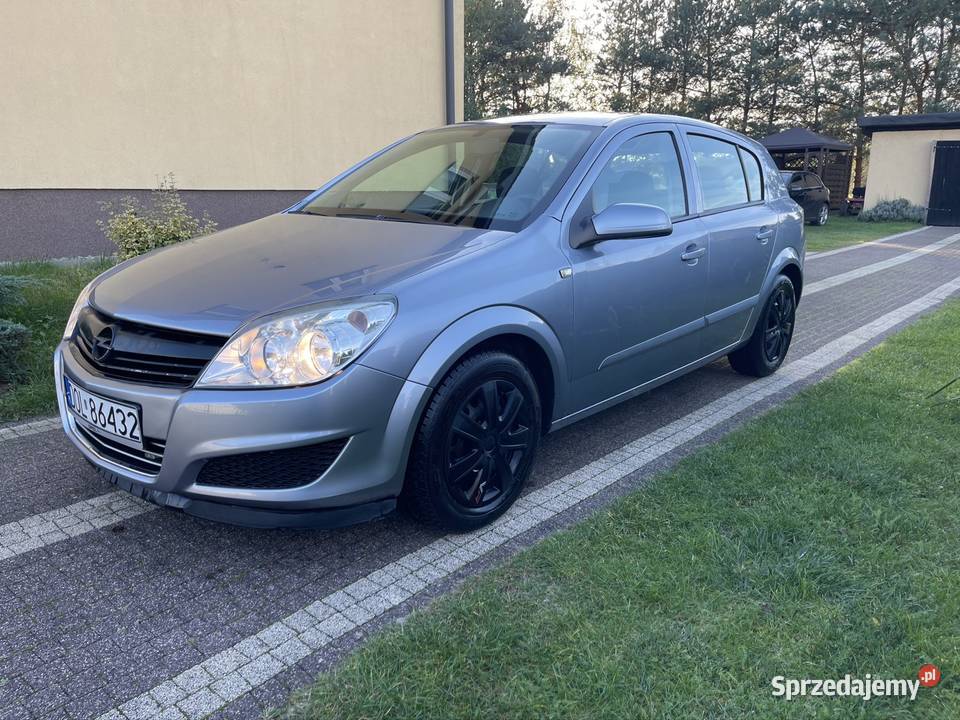 Astra j 2009 benzyna mały przebieg zadbana 90KM Syców