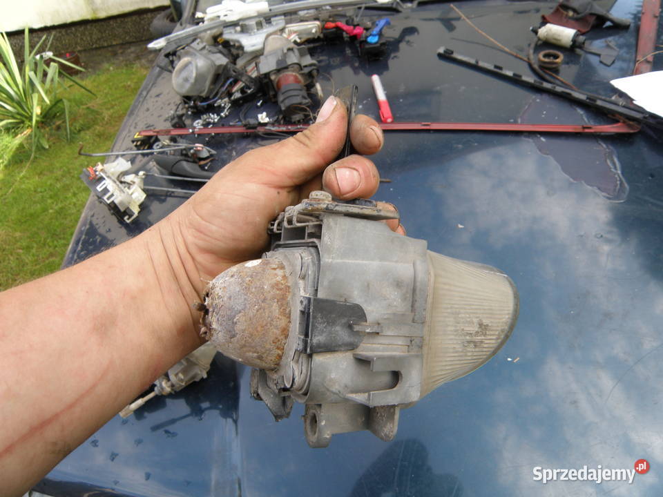 Lampa przeciwmgielna halogen prawa lewa Volvo Kraków sprzedam