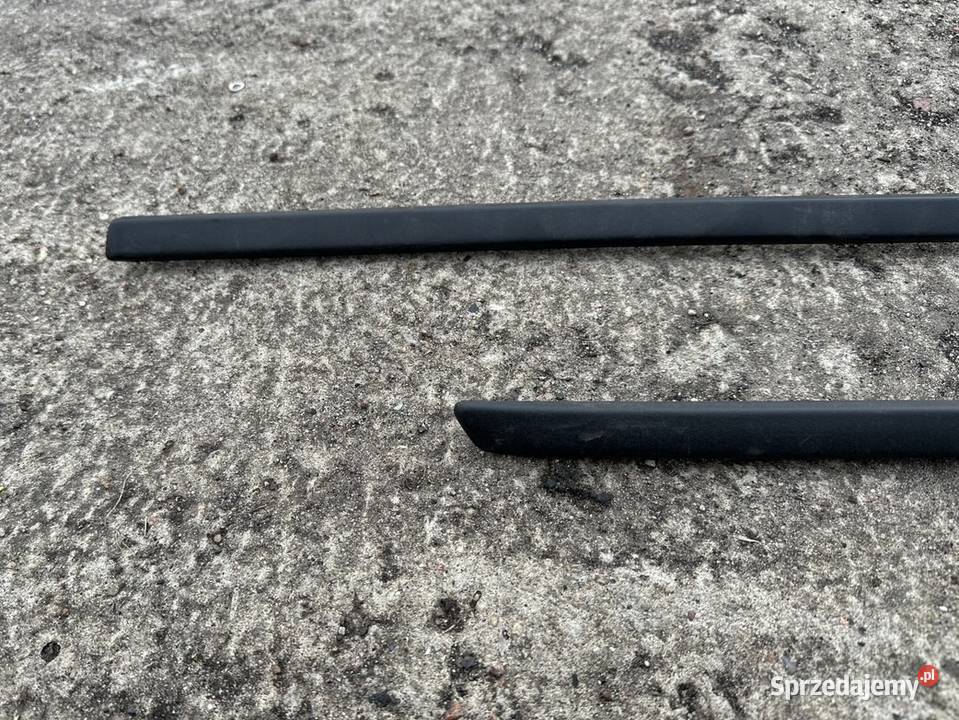 BMW X5 E70 Listwy drzwiowe prawy przód i prawy pomorskie