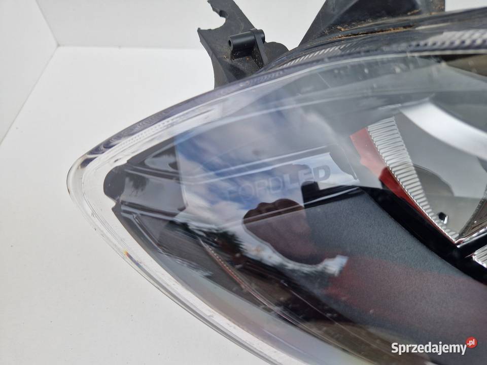 FORD FIESTA MK8 N1BB13E015CG LAMPA PRZÓD Oświetlenie Słowikowo sprzedam