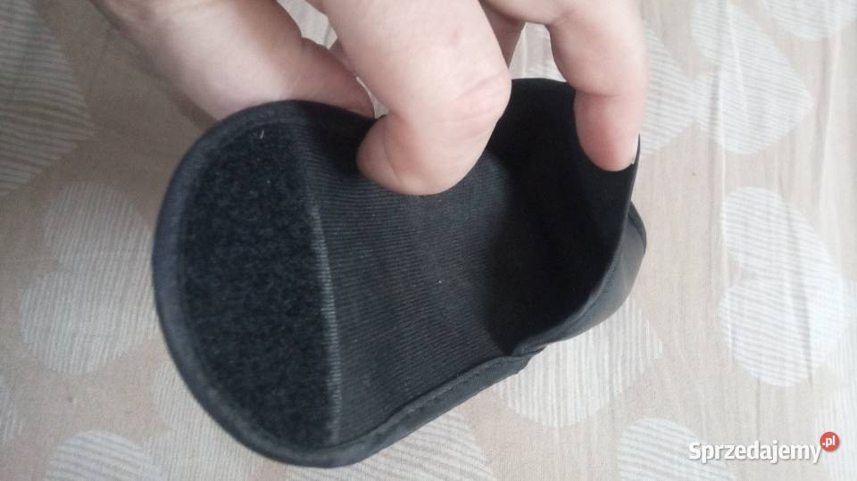 Mała czarna saszetka na rękę Saszetki