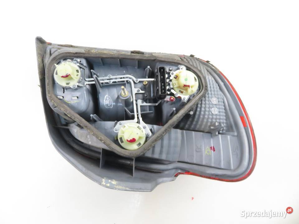 LAMPA PRAWA TYLNA TOYOTA YARIS I P1