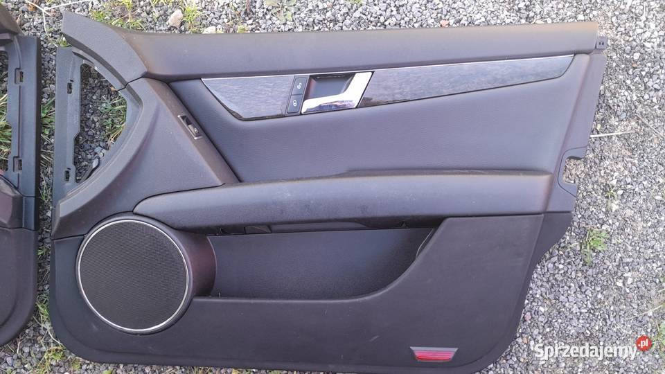 Boczki tapicerka skóra czarna W204 kombi Biłgoraj