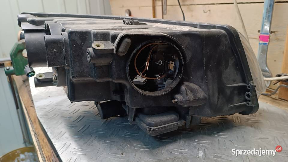 Lampa lewa SKODA SUPERB II Rok produkcji 2012 Orzesze