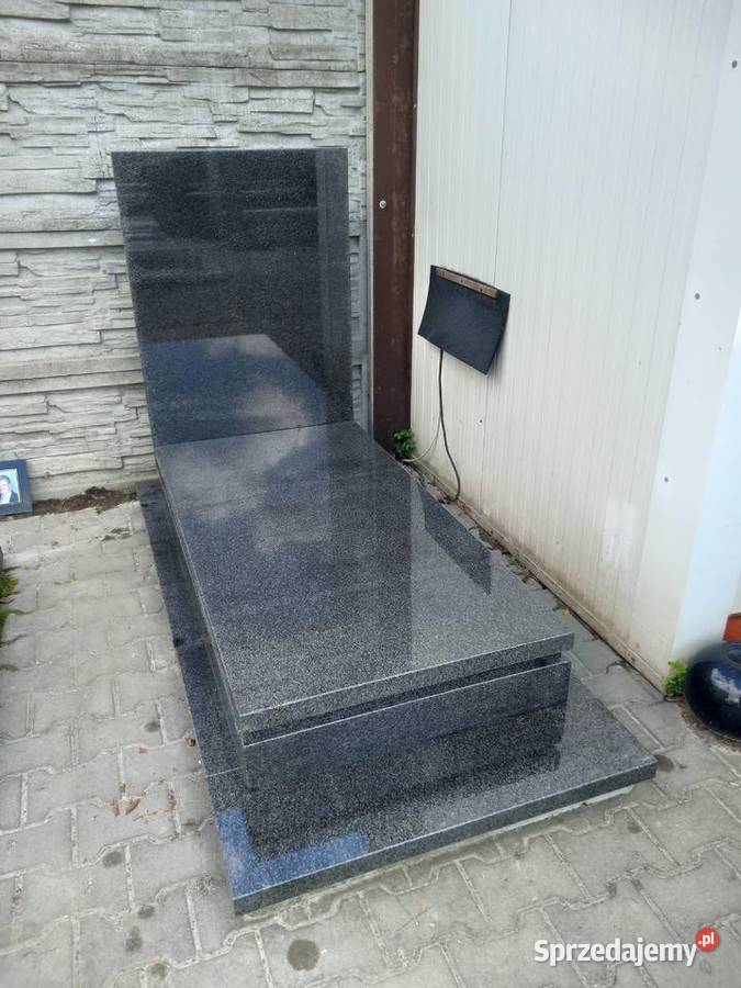 Nagrobek ziemny granit Impala dolnośląskie Strzegom