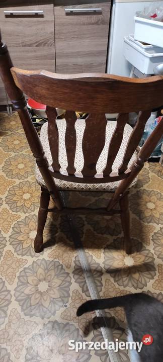 piekny debowy stol szesciokatny z krzeslami z Jędrzejów