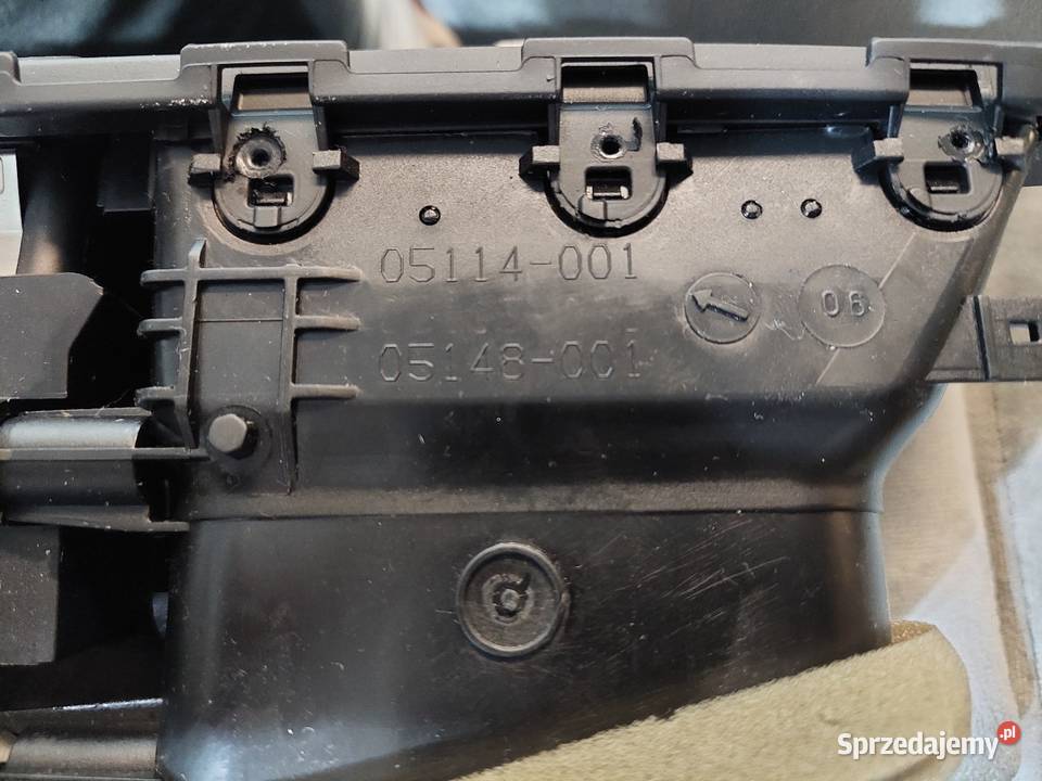 Kratka nawiewu środkowa BMW Serii 5 E60 E61 osobowe sprzedam